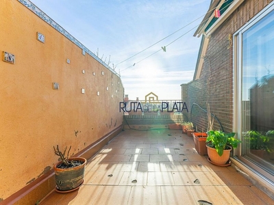 Alquiler de ático en calle De Churruca de 2 habitaciones con terraza y garaje