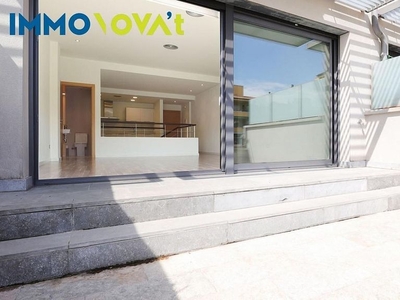 Alquiler de dúplex en Montjuïc de 2 habitaciones con terraza y aire acondicionado