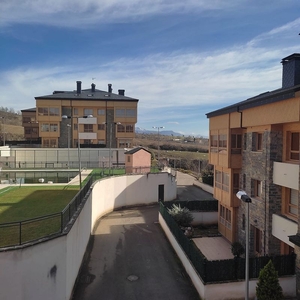 Alquiler de piso en Jaca de 2 habitaciones con piscina y garaje