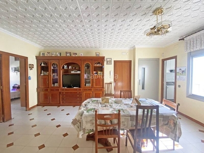 Casa gran casa de 4 hab con garaje y ascensor en Ca n'Oriac Sabadell