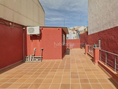 Casa reformada con patio y terraza en Creu de Barberà en Sabadell