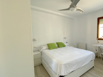 Habitación en alquiler en un apartamento de 3 dormitorios en Poblats Marítims
