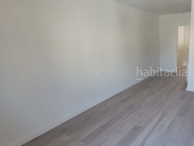 Piso con 3 habitaciones con parking y calefacción en Terrassa