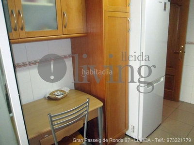 Piso con 4 habitaciones con ascensor, calefacción y aire acondicionado en Lleida
