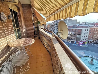 Piso en alquiler en Linares de 1 habitación con terraza y garaje