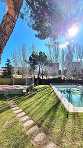 Piso en venta en Peñagrande de 4 habitaciones con terraza y piscina