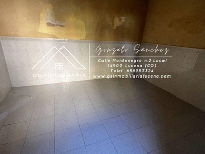 Venta Casa adosada en Calle Juego de Pelota Lucena. Buen estado calefacción individual 200 m²