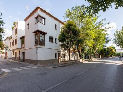 Venta Casa unifamiliar en Cadiz 51 Granada. Con terraza 250 m²