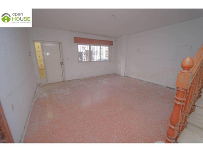 Venta Casa unifamiliar en Calle Venezuela Granada. A reformar con terraza 248 m²