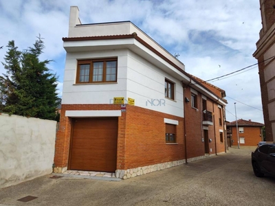 Venta Casa unifamiliar León. Con terraza 345 m²