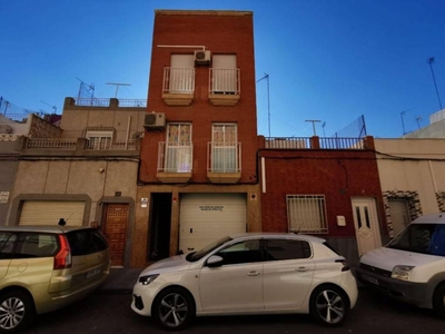 Venta Chalet en Calle Dama Almería. Buen estado calefacción central 158 m²