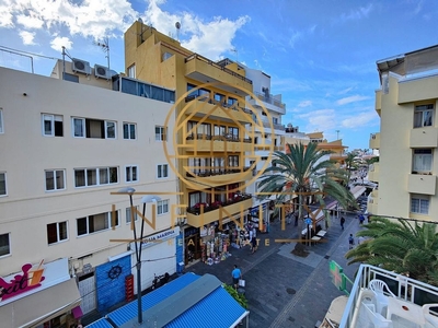 Venta de piso en Los Cristianos - Playa de las Américas de 3 habitaciones con terraza y balcón