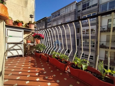 Venta de piso en Praza Independencia de 3 habitaciones con terraza y garaje