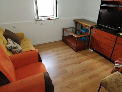 Venta de piso en Zona Pinilla de 6 habitaciones con terraza y calefacción