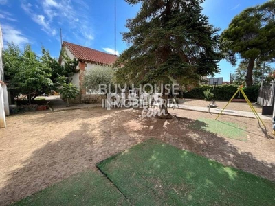 Chalet en alquiler en Barriada de la Estación, 28 en Zona de la Estación-Cruz Roja por 1.100 €/mes