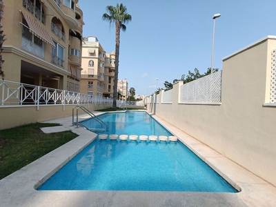 Alquiler de ático en Alicante Golf de 3 habitaciones con terraza y piscina