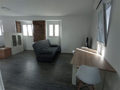 Alquiler de ático en Recatelo - O Carme de 2 habitaciones con garaje y muebles