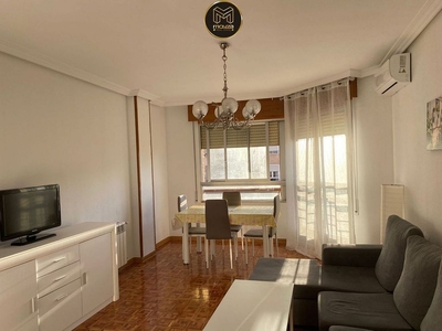 Alquiler de piso en Avda de Madrid - Pº de la Estación de 4 habitaciones con muebles y aire acondicionado