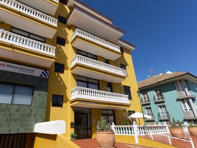 Alquiler de piso en calle De Pilar Monteverde de 3 habitaciones con terraza y piscina
