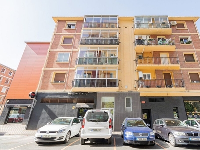 Alquiler de piso en calle Grupo Rinaldi de 3 habitaciones con terraza y balcón