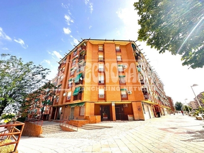 Alquiler de piso en calle Valdeyernos de 3 habitaciones con terraza y balcón
