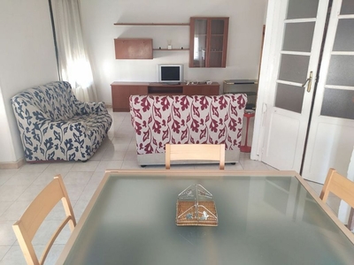 Alquiler de piso en Centro - Cuenca de 4 habitaciones con muebles y calefacción
