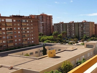 Alquiler de piso en La Carrasca de 4 habitaciones con terraza y garaje