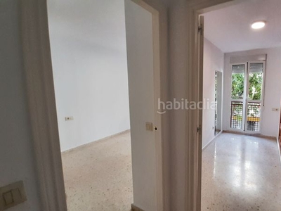 Alquiler piso estupendo piso larga temporada de tres dormitorios sin amueblar en Málaga