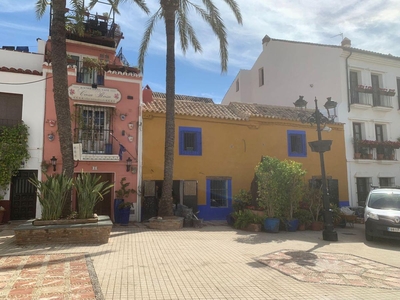 Сasa con terreno en venta en la Calle Salinas' Marbella