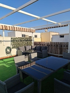 Ático en venta en Melilla de 3 habitaciones con terraza y garaje