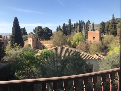 Chalet independiente con terreno en venta en la Paseo del Generalife' Granada
