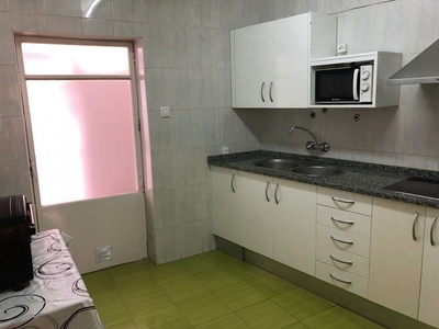 Piso en alquiler en La Pantoja de 4 habitaciones con muebles y ascensor