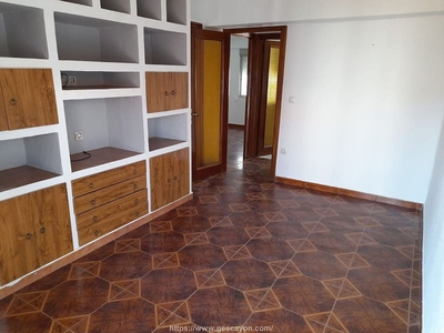 Piso en alquiler en San Juanillo de 3 habitaciones con terraza y calefacción