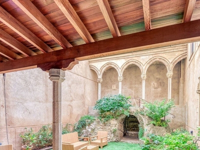 Piso en venta en Centre - Girona de 5 habitaciones con jardín y aire acondicionado