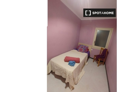 Se alquila habitación en piso de 2 habitaciones en Cerdanyola Del Vall