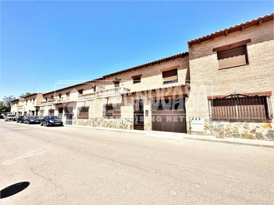 Venta Casa adosada en C. Garcia Diaz Arias 9 Consuegra. Plaza de aparcamiento con terraza 180 m²