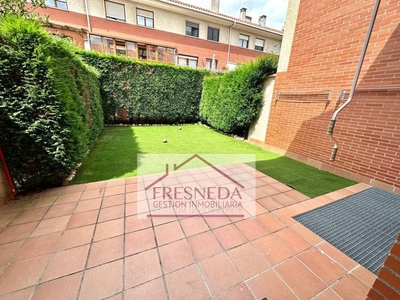 Venta Casa adosada en Urbanizacion la fresneda s/n Siero. Buen estado plaza de aparcamiento calefacción individual 177 m²