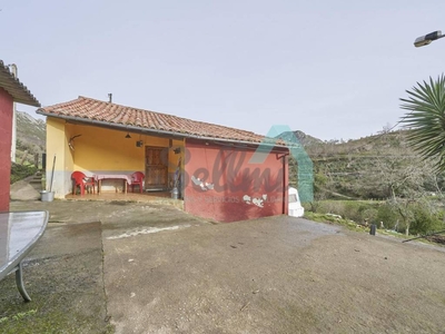 Venta Casa rústica en Pedregal de Abajo Ribadesella. Buen estado 291 m²