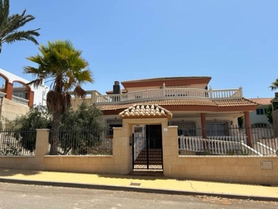Venta Casa unifamiliar en Calle La higuera El Ejido. Buen estado con terraza 503 m²