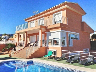 Venta Casa unifamiliar en La Vallesa 5L Calp. 350 m²