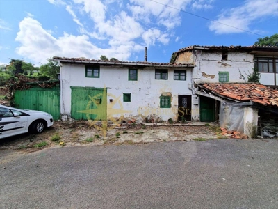 Venta Casa unifamiliar en Santianes de Arriba Sariego. A reformar plaza de aparcamiento 200 m²