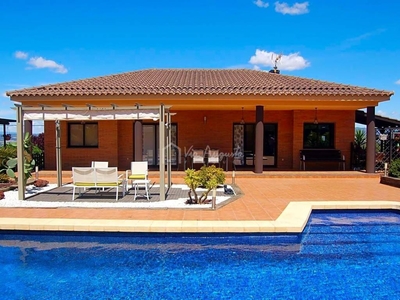 Venta Chalet en Gessamí Calafell. Con terraza 269 m²