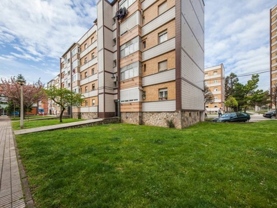 Venta Piso Gijón. Piso de tres habitaciones en Cataluña. Buen estado segunda planta