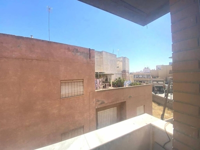 Venta Piso Roquetas de Mar. Piso de una habitación en Calle Portones. A reformar segunda planta con terraza