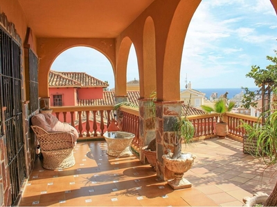 Villa con terreno en venta en la Calle Huerta Chica' Marbella