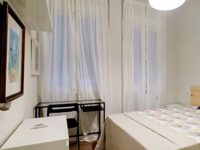 Habitación en alquiler en un apartamento de 5 dormitorios en Salamanca, Madrid