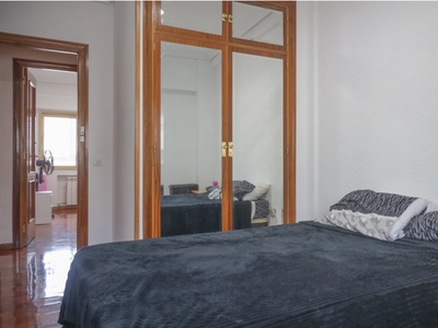 Se alquila habitación en piso de 4 habitaciones en Simancas, Madrid