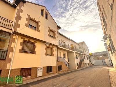 Venta Casa adosada en C. Molino Enmedio 11 Villacañas. Plaza de aparcamiento calefacción central 365 m²
