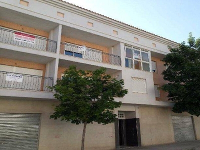 Venta Piso Caravaca de La Cruz. Piso de tres habitaciones en Ctra Cl Moratalla. Con terraza