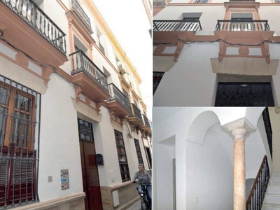 Piso de tres habitaciones 103 m², San Vicente, Sevilla